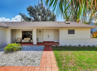 530 Fairfax Ave, Davie, FL 33325