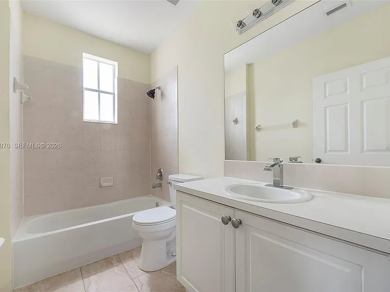 230 SE 29th Ave #1 — Photo 8