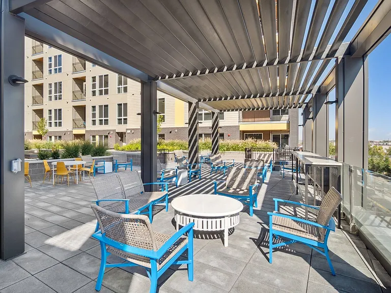 RiNo_amenity_courtyard (3)