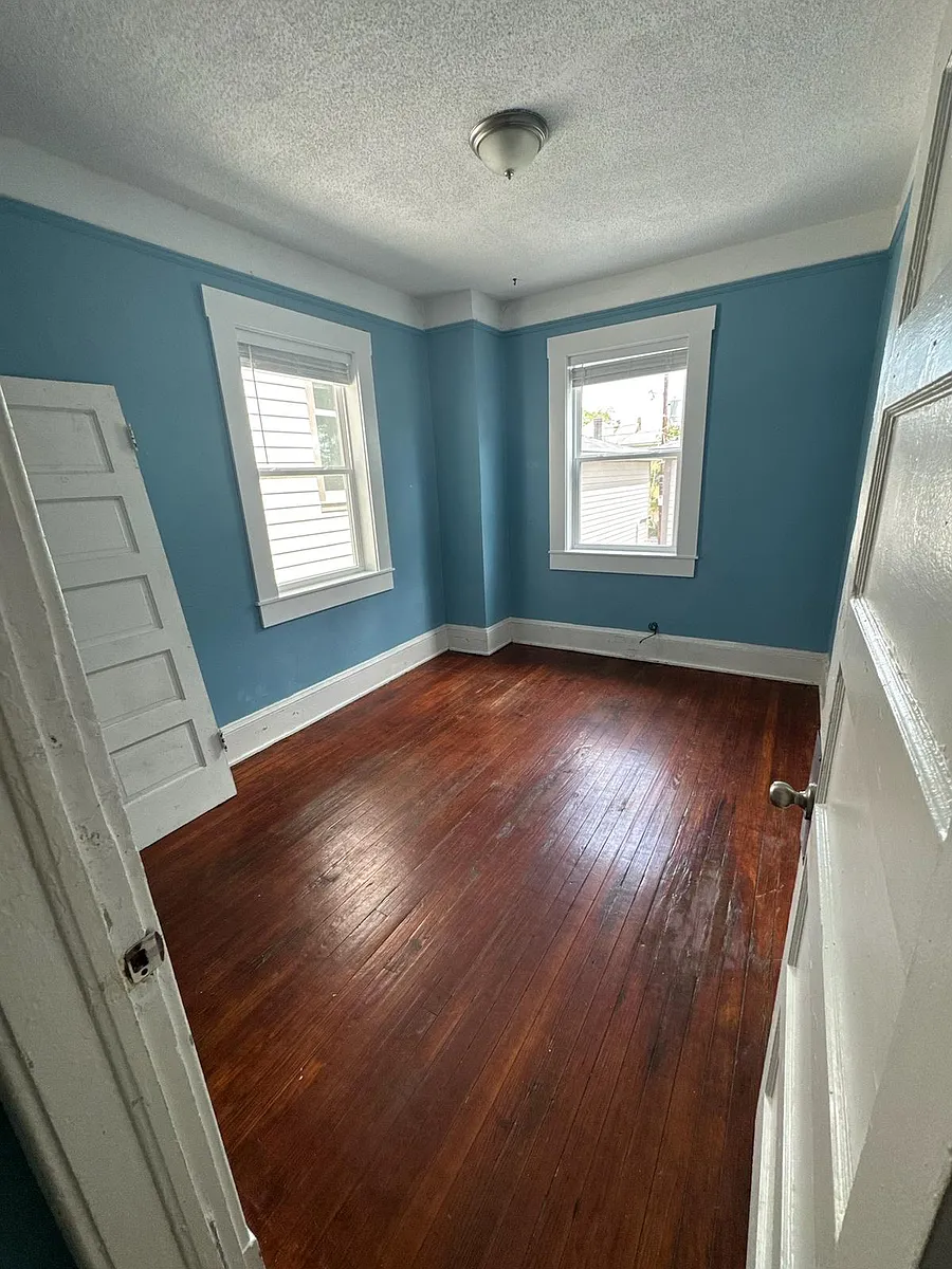 Building Photo - 532 E Park Ave #205