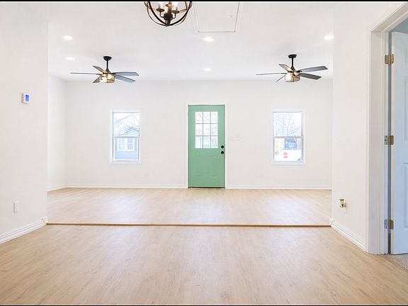 5th image of 811 W Day St