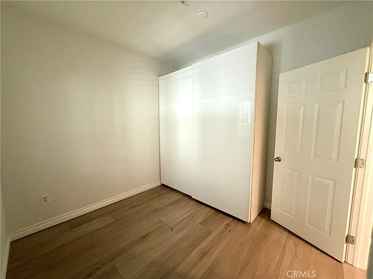 2243 Martin #110 — Photo 16