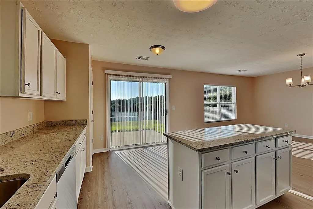 3 bed, 2.5 bath, 2115 sqft, $1,925 — Photo 4
