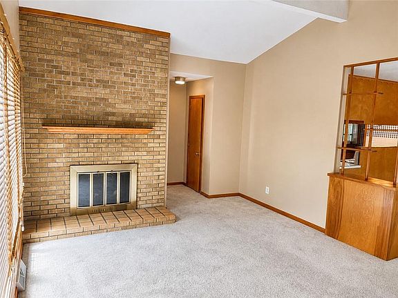 3rd image of 511 Broad St
