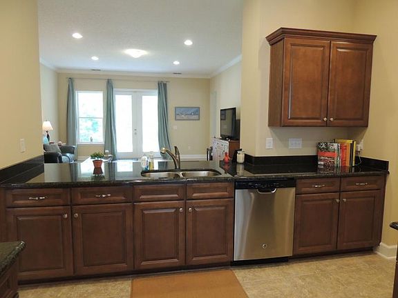 5th image of 1656 Fenton Ave