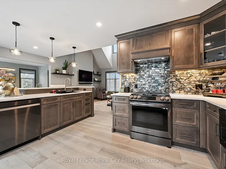 36 Emily St — Photo 10