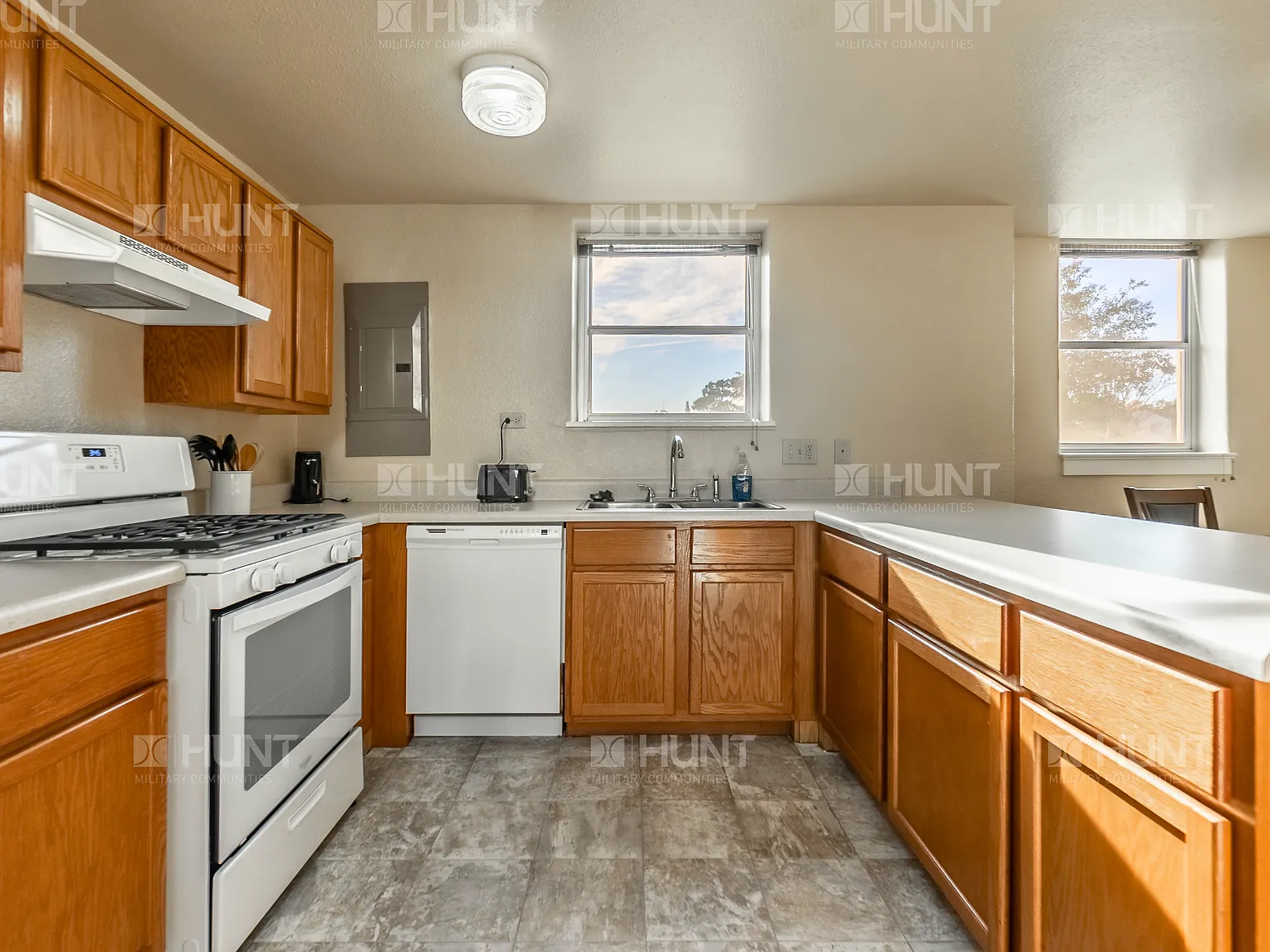4 bed, 2.5 bath, 1969 sqft, $2,094 — Photo 3