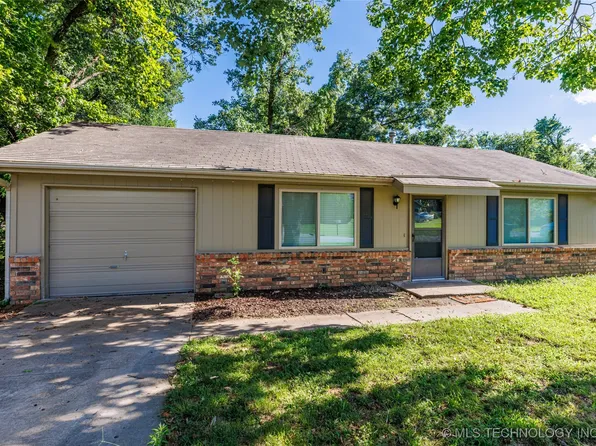 805 E Comet St, Claremore, OK 74017