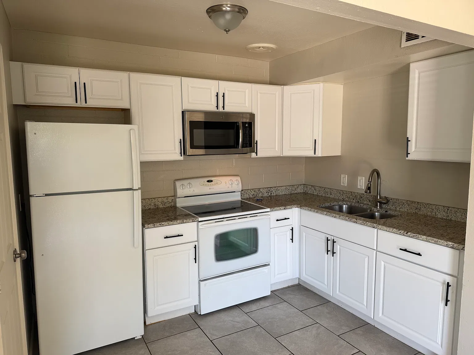 1 bed, 550 sqft, $1,100 — Photo 2