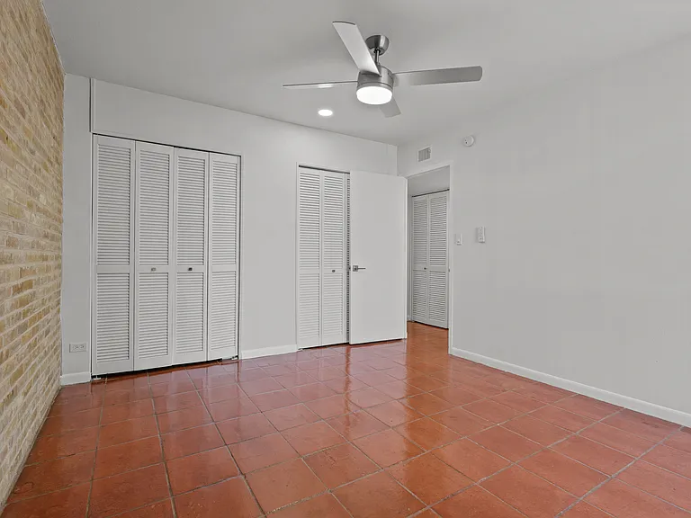 Four Oaks Apartments — Photo 14