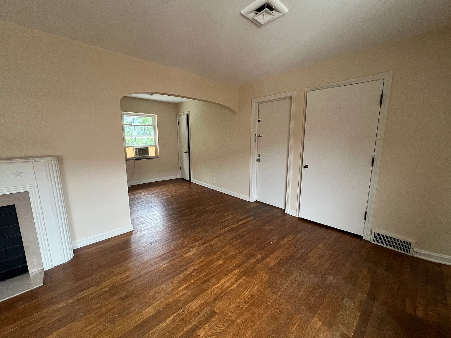 1 bed, 700 sqft, $995 — Photo 4