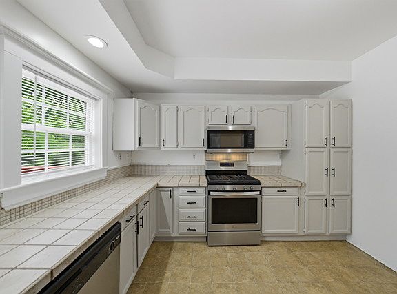 5th image of 1103 Virginia Ave