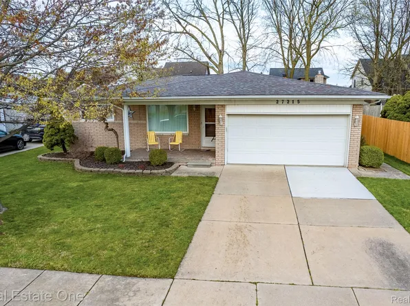 27215 Evelyn Ave, Brownstown, MI 48183