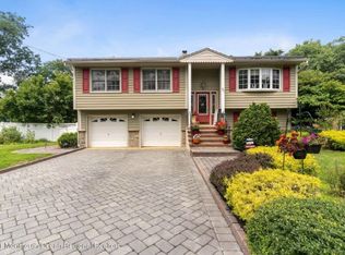 81 Western Dr, Howell, NJ 07731