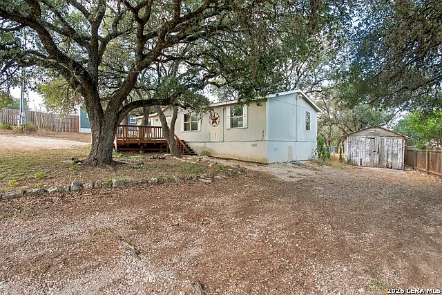 3 bed, 2.0 bath, 1216 sqft, $1,299 — Photo 2