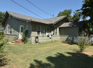 215 E 11th St, Bonham, TX 75418