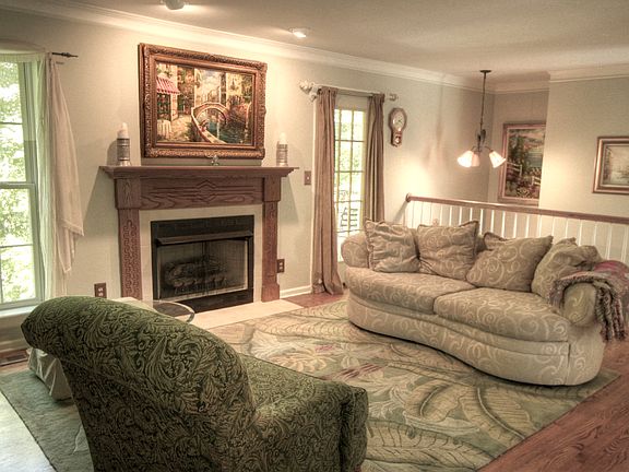 Liv Rm with Gas Fireplace 