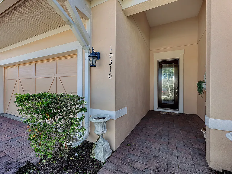 10310 Eastwood Dr — Photo 3