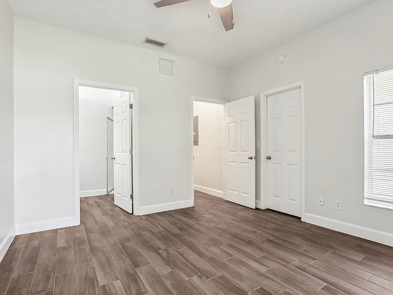 Waters Edge Apartments — Photo 19