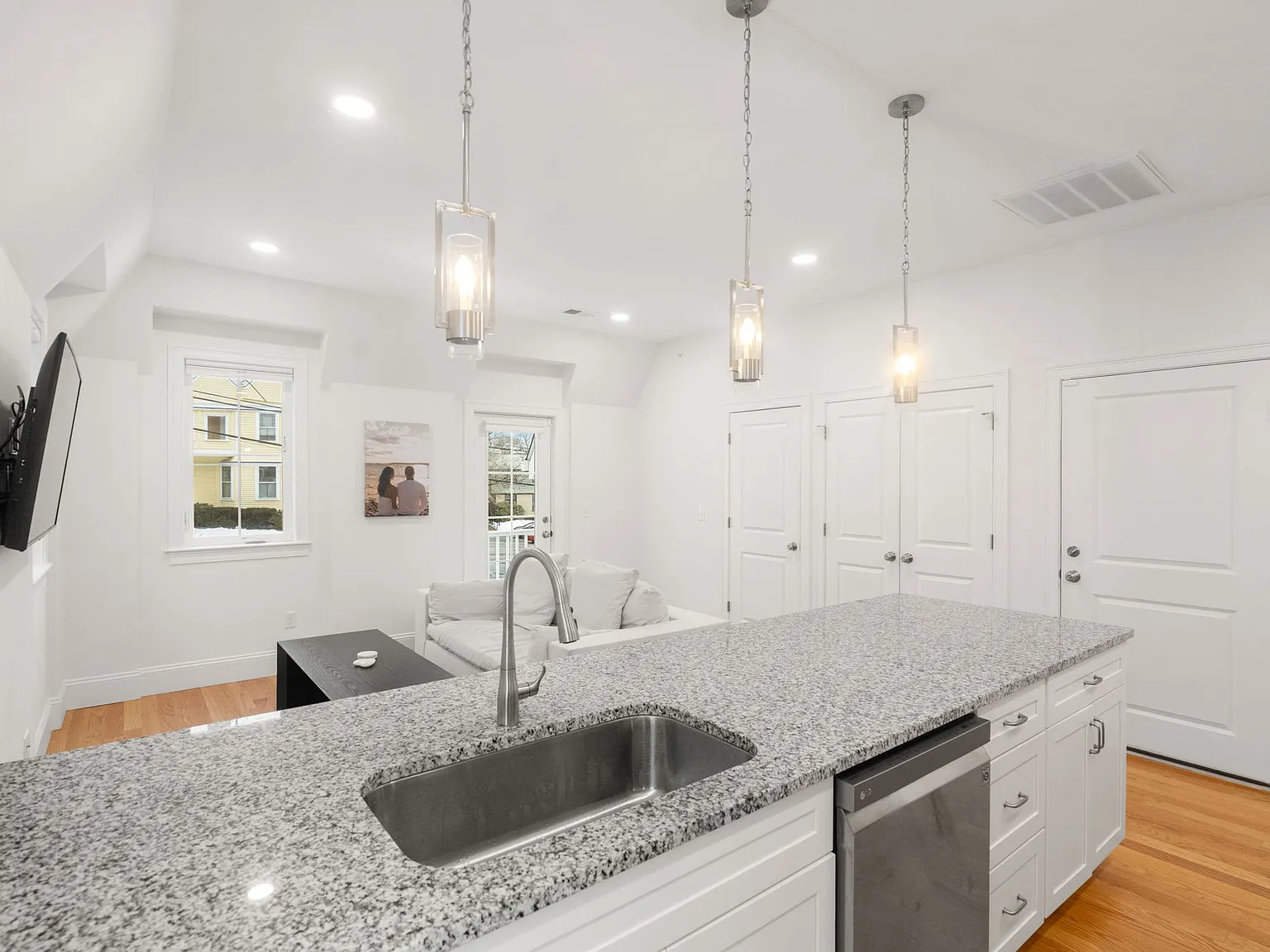 2 bed, 980 sqft, $3,800 — Photo 4