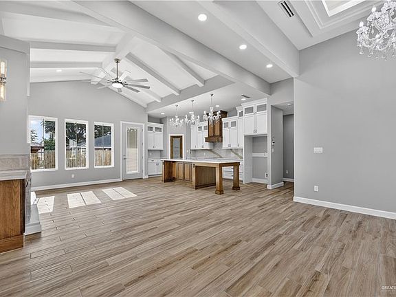 3rd image of 506 La Laguna Rd