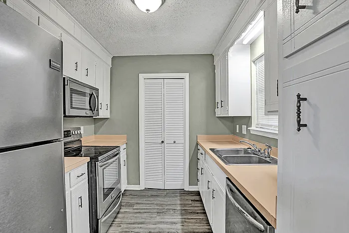 Building Photo - 4615 Sherbrook Dr