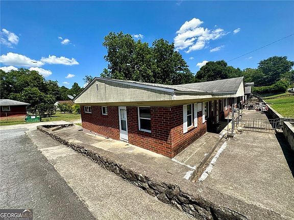 3rd image of 718 Hill St