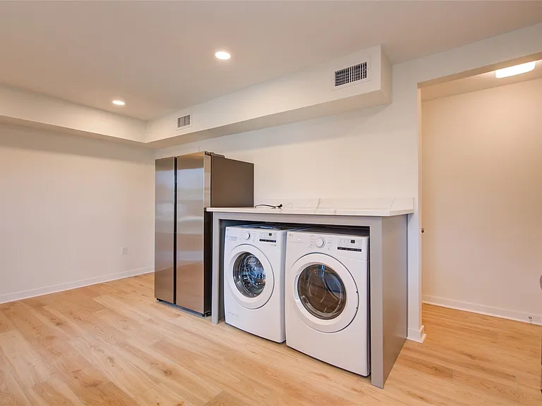 2208 Blodgett St #1 — Photo 11