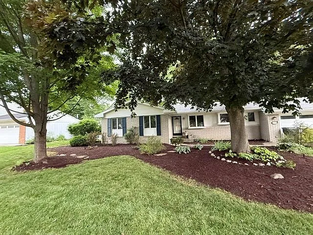 316 Paragon Dr — Photo 2