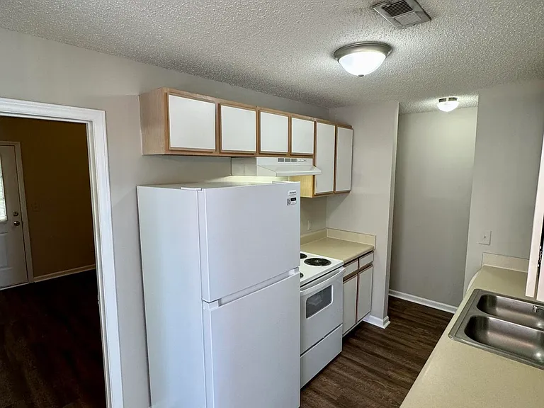 1251 Westpointe Dr #5 — Photo 10