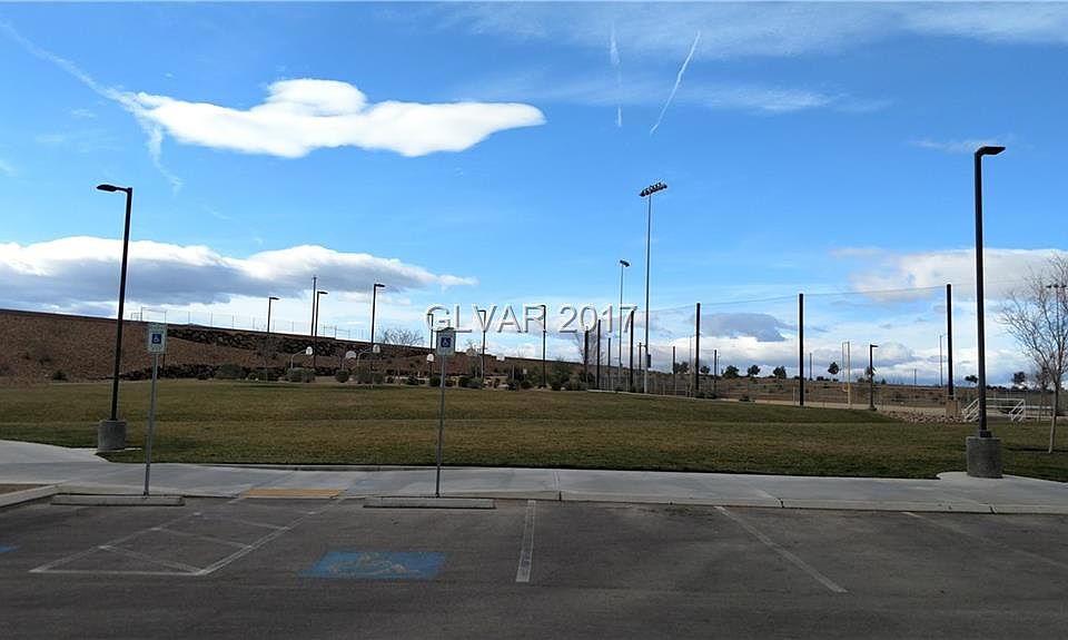 2nd image of 992 Aspen Cliff Dr