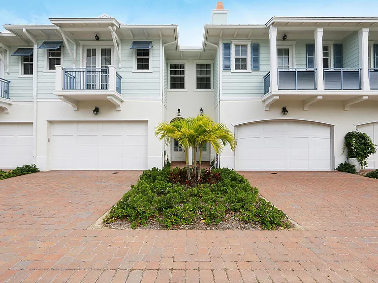 114 Ocean Breeze Dr — Photo 2