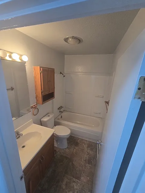 4404 San Roberto Avenue - 1 — Photo 4