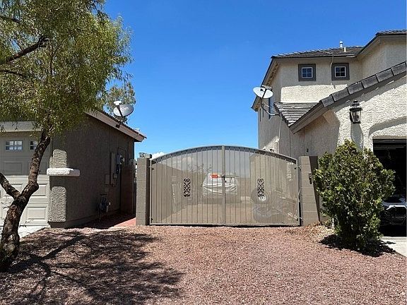 2nd image of 940 San Carlos Creek Ln