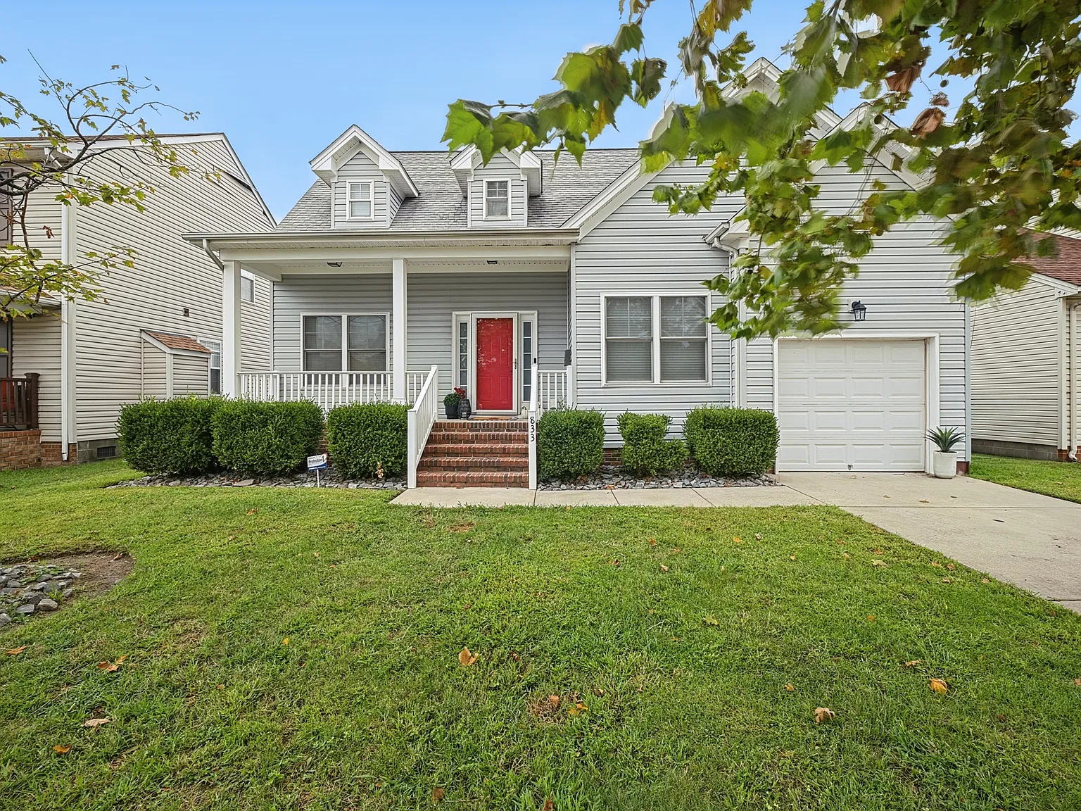 4 bed, 2.5 bath, 2300 sqft, $2,800 — Photo 2