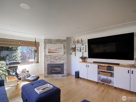 4th image of 3405 Hawthorne Place SE
