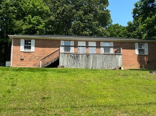 408 & 410 Oakwood Dr, Lawrenceburg, TN 38464