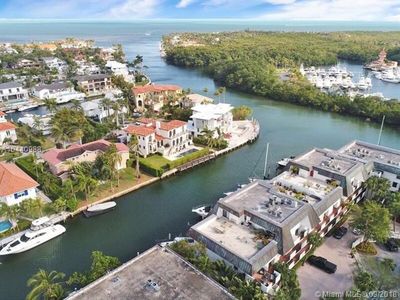 6901 Edgewater Dr APT 310, Coral Gables, FL, 33133