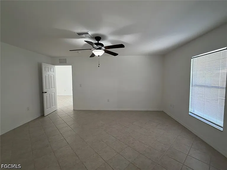 1424 NE 13th Pl — Photo 17