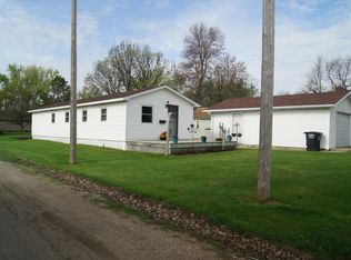 407 W 9th Ave, Edgeley, ND 58433