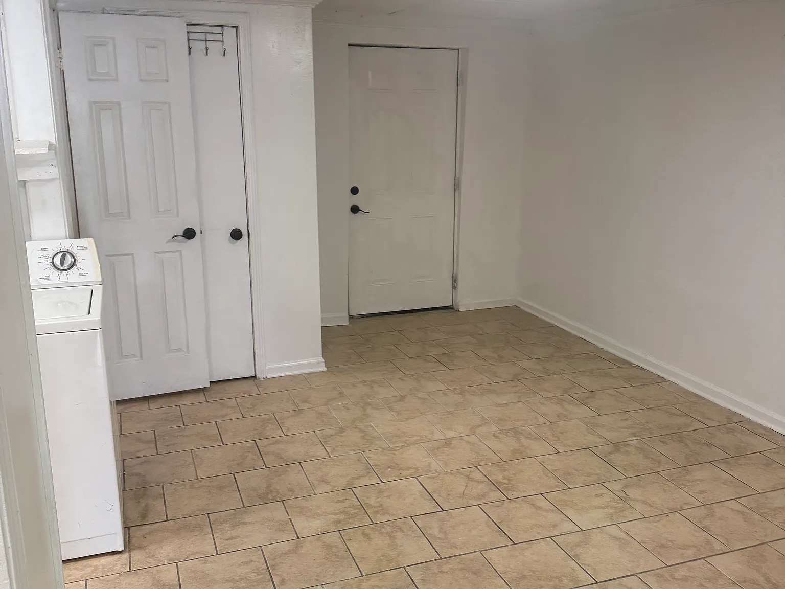 Studio, 500 sqft, $650 — Photo 2
