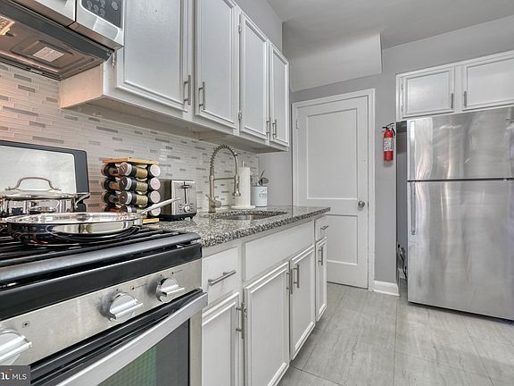 4th image of 2124 Redthorn Rd