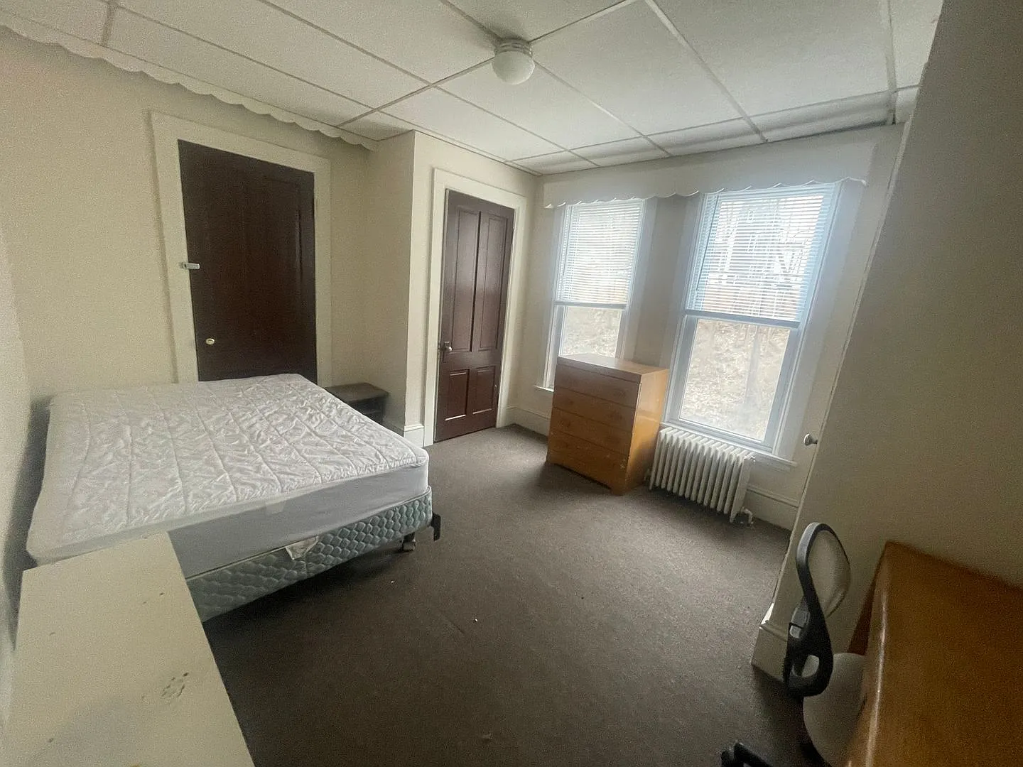 215 Giles St — Photo 3