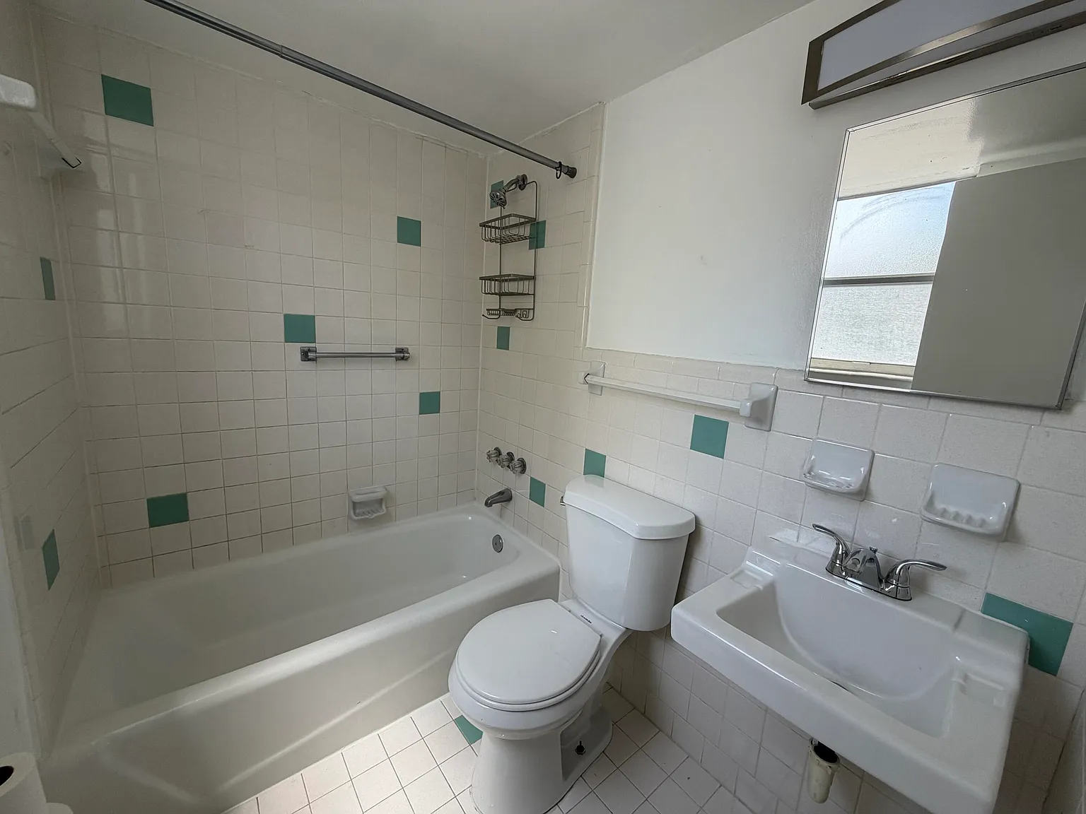 1 bed, 1.0 bath, 7560 sqft, $1,650 — Photo 4