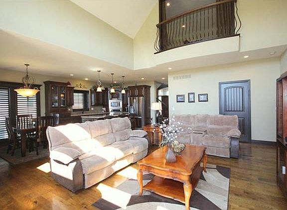 5th image of 2512 NE Amanda Ln