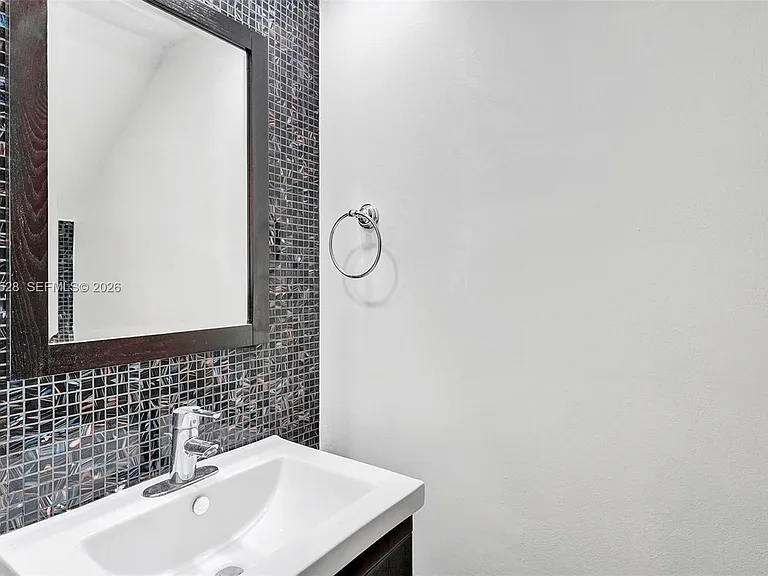 1001 Three Islands Blvd #28 — Photo 18
