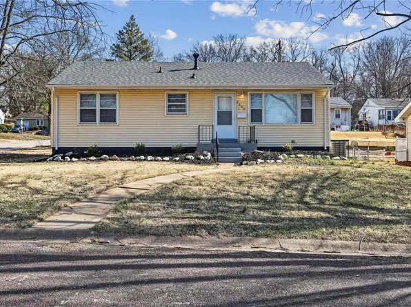 8898 Boyce Pl, Saint Louis, MO 63136