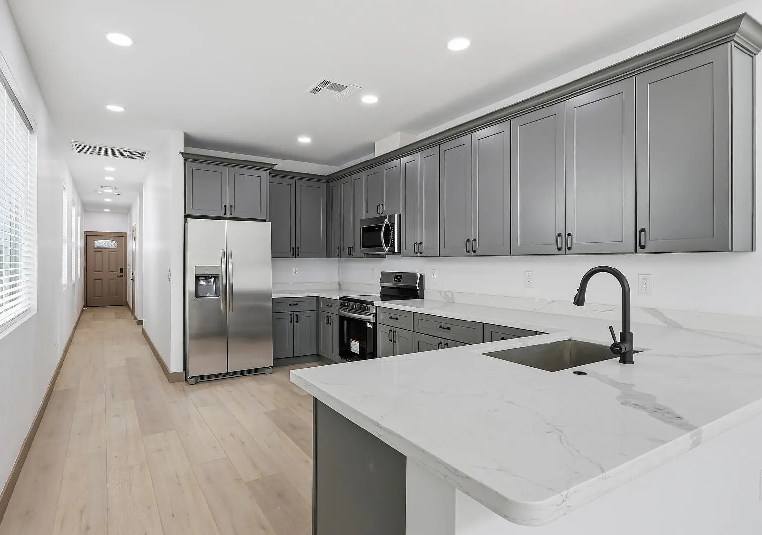 2809 E Trumbull Rd - 2809-2 — Photo 3