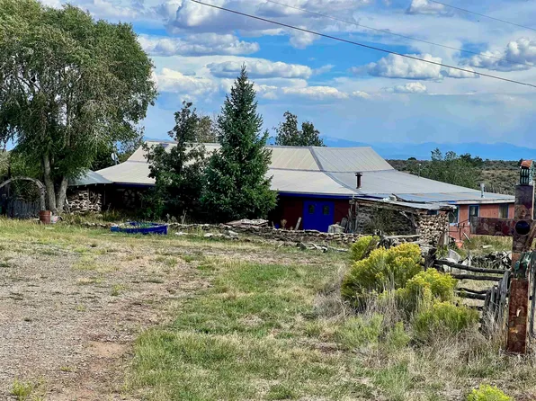 14 Sagebrush, Tres Piedras, NM 87577