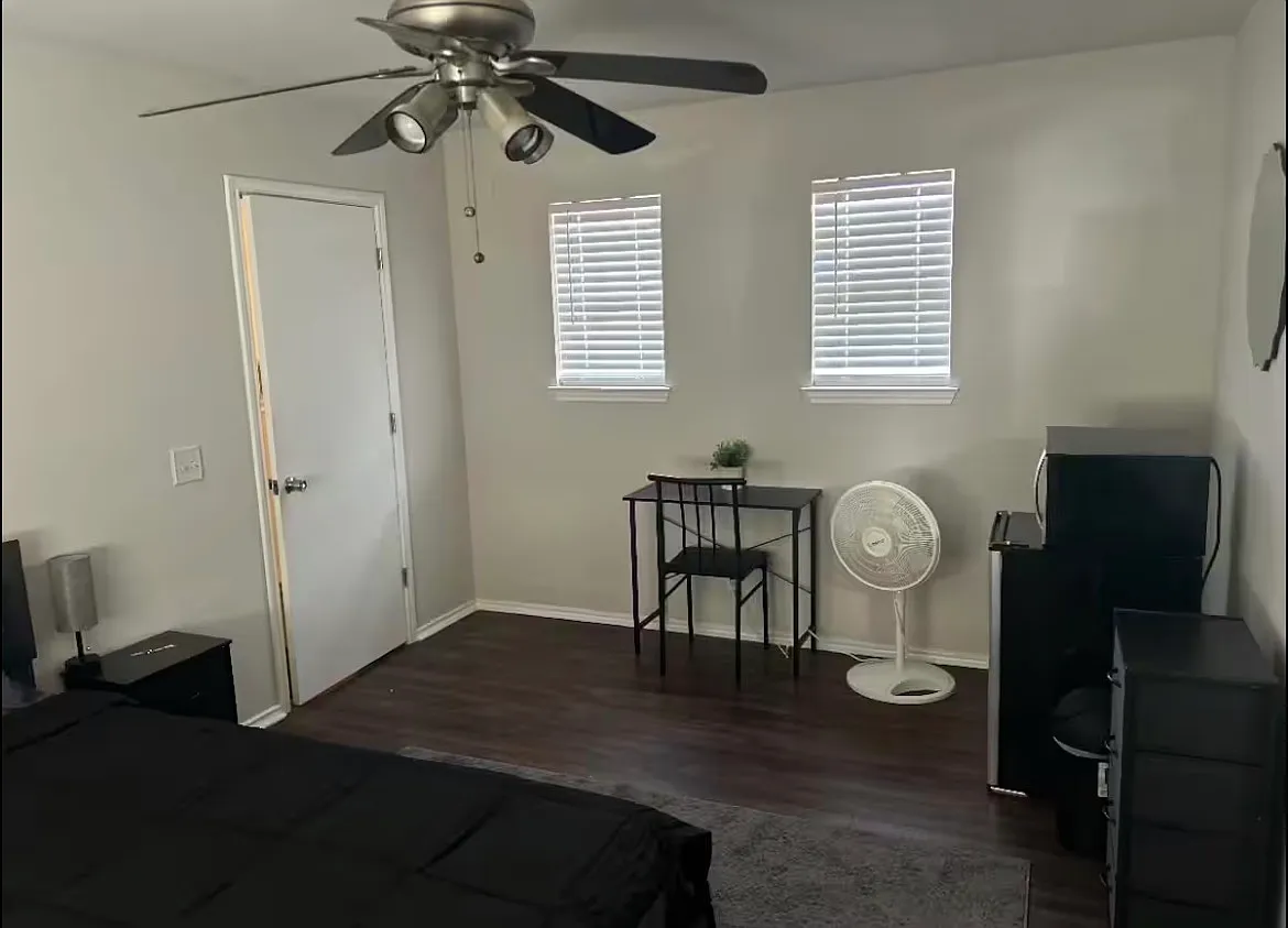 3 bed, 2.5 bath, 2784 sqft, $750 — Photo 3